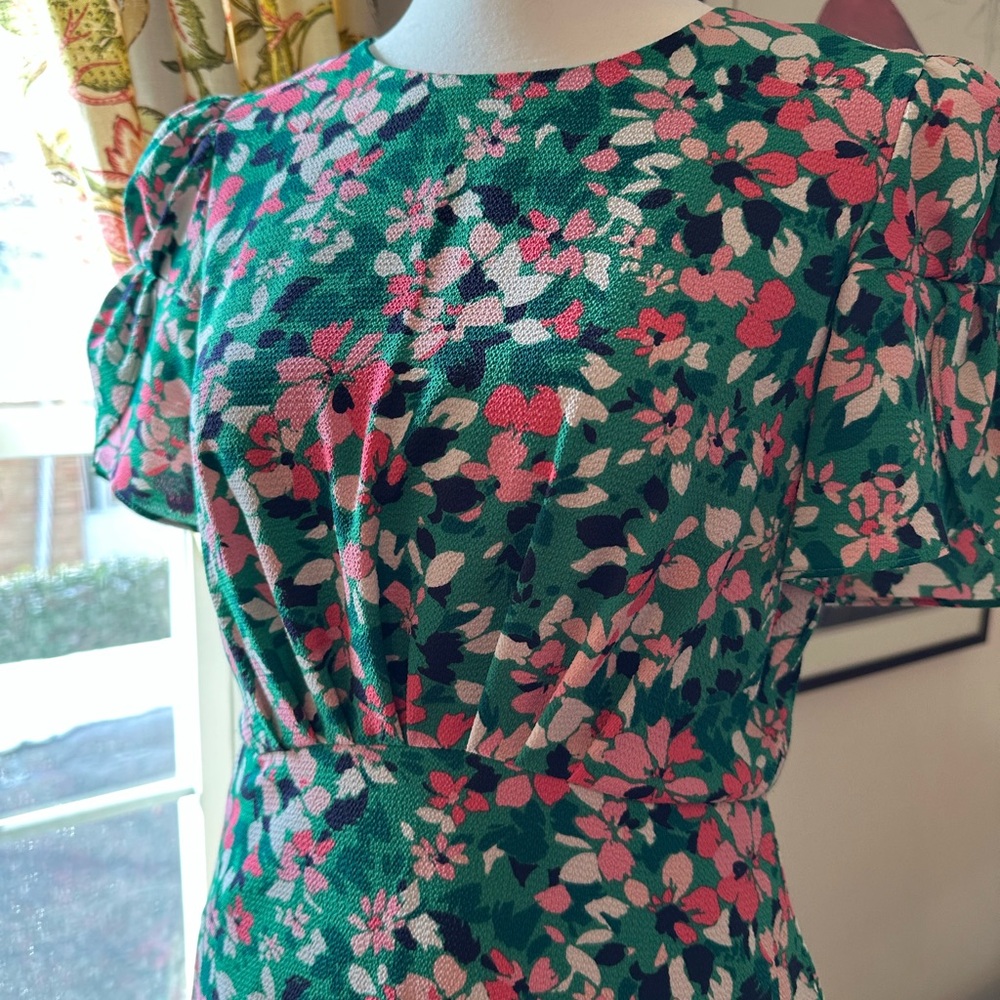 Vince Camuto size 4 pink and green floral dress, fitted bust. Midi length.